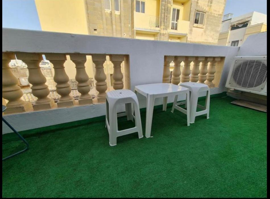 Room 6- Private Room With Private Terrace, Private Bathroom, Ac And Wifi Сліма Екстер'єр фото
