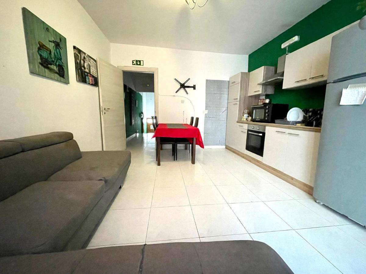 Room 6- Private Room With Private Terrace, Private Bathroom, Ac And Wifi Сліма Екстер'єр фото
